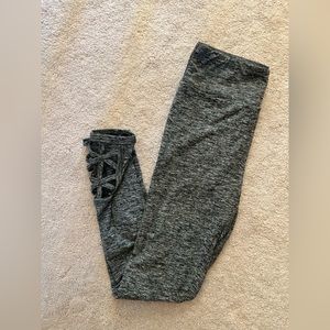 Brand: no boundaries / size: medium (7-9) / color: tri-colored gray